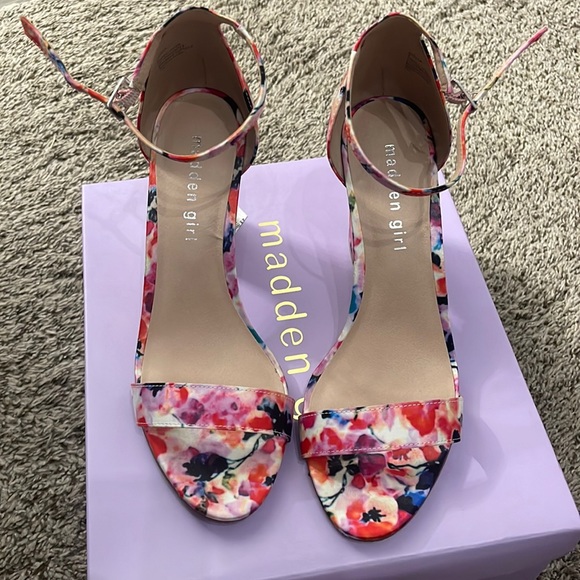 Madden Girl Beella Floral block heels - Picture 1 of 6